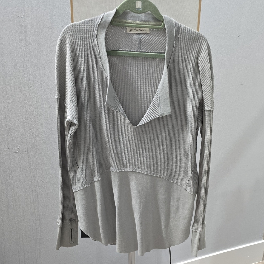 We The Free Gray Long Sleeve Top